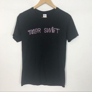 Taylor Swift Concert Tee Medium 1989 world tour